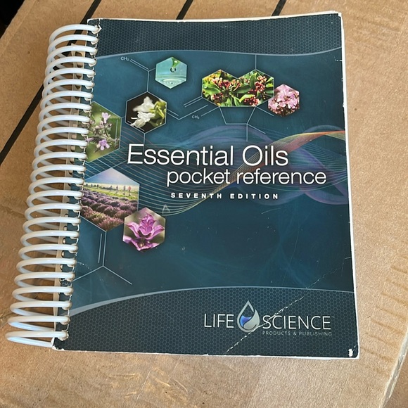 Essential Oils Pocket Reference 7th Edition by Life Science - Picture 1 of 5